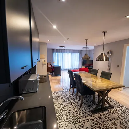 Atico Moderno Y Centrico Con Balcon Curvo En Jaen Apartment Exterior photo