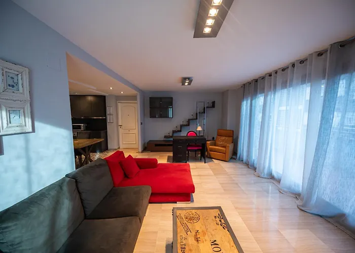 Atico Moderno Y Centrico Con Balcon Curvo En Jaen