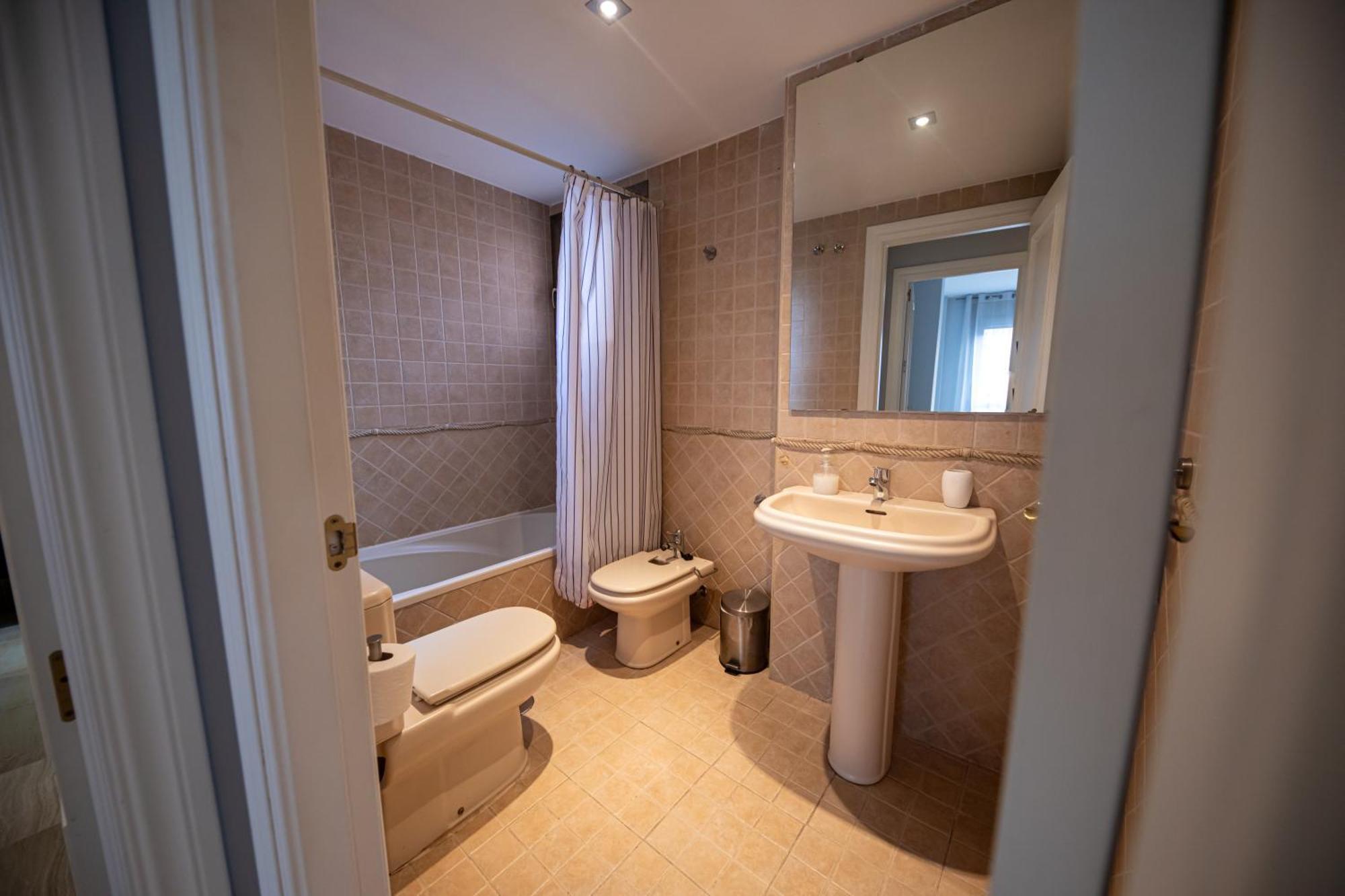 Atico Moderno Y Centrico Con Balcon Curvo En Apartment *