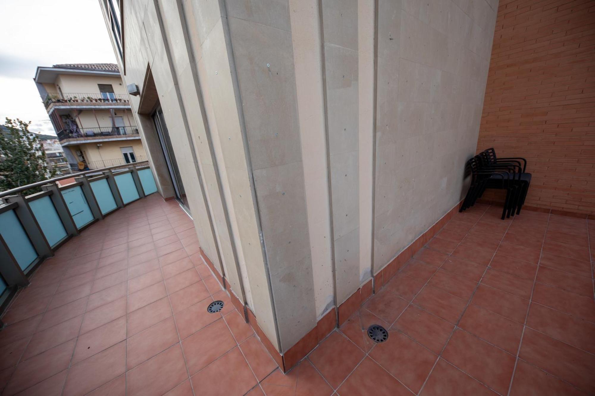 Atico Moderno Y Centrico Con Balcon Curvo En * Jaén