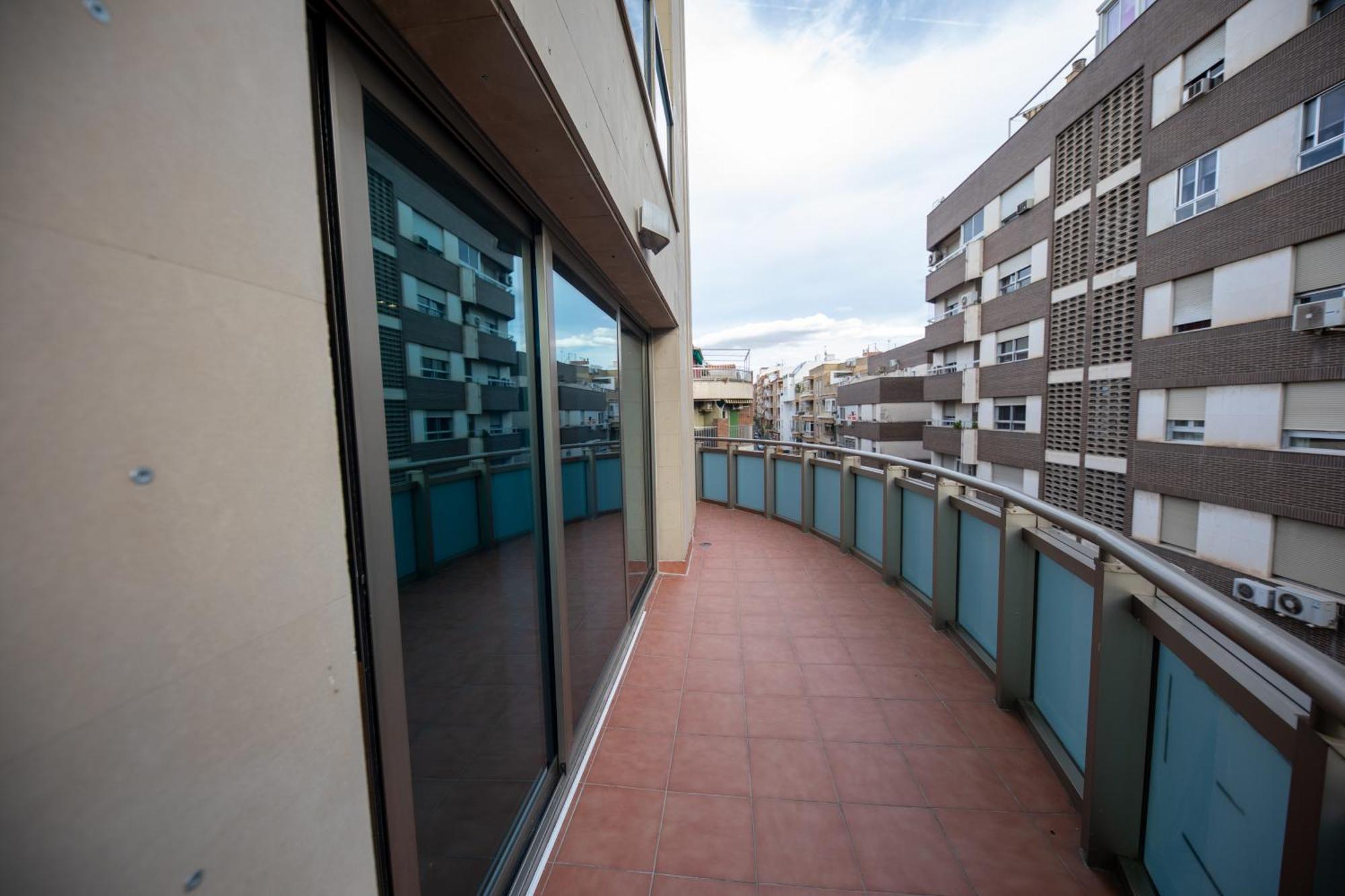 Appartement Atico Moderno Y Centrico Con Balcon Curvo En Jaén